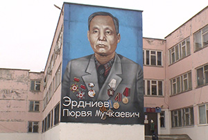 Воздать должное его подвигу