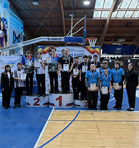 СОСТЯЗАЛИСЬ В ДАРТСЕВ