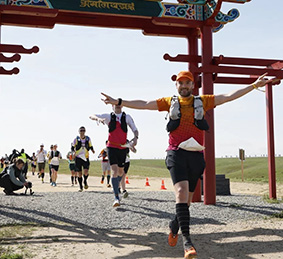 ТЮЛЬПАНЫ, СТЕПЬ, ВЕТЕР